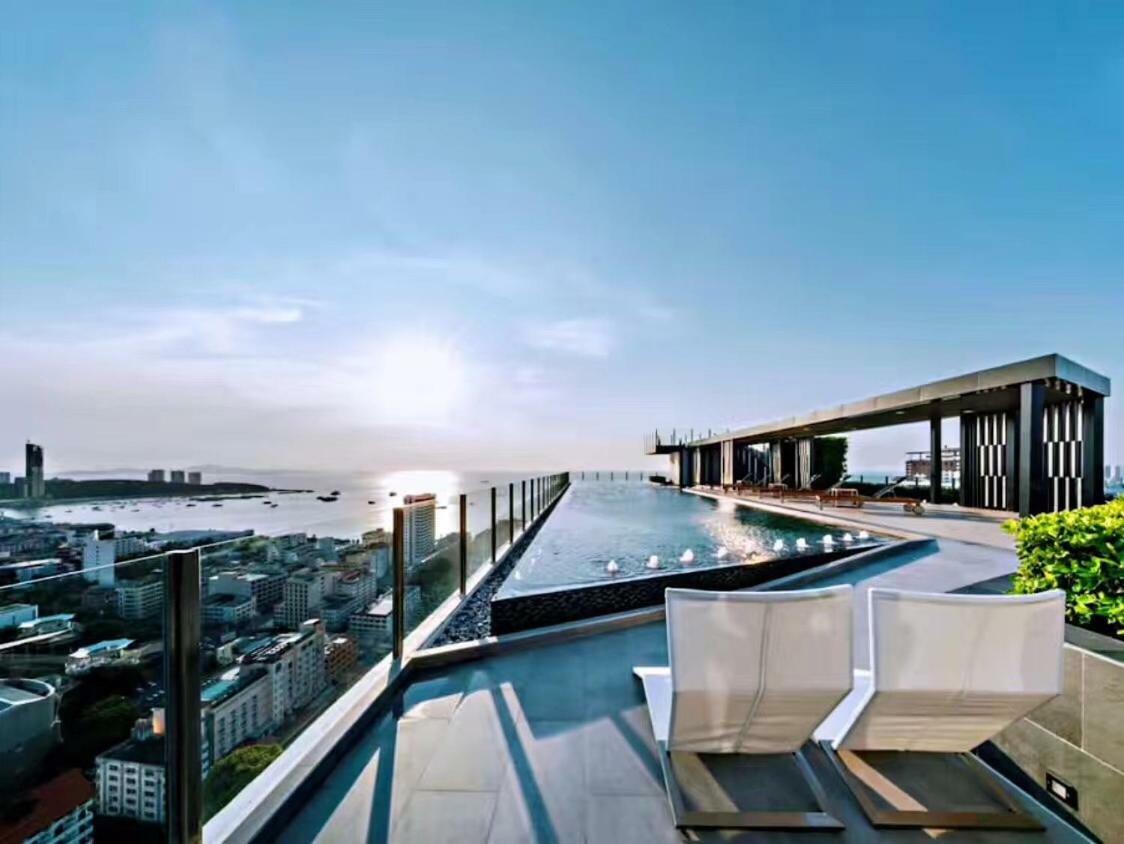 The Base * Pattaya